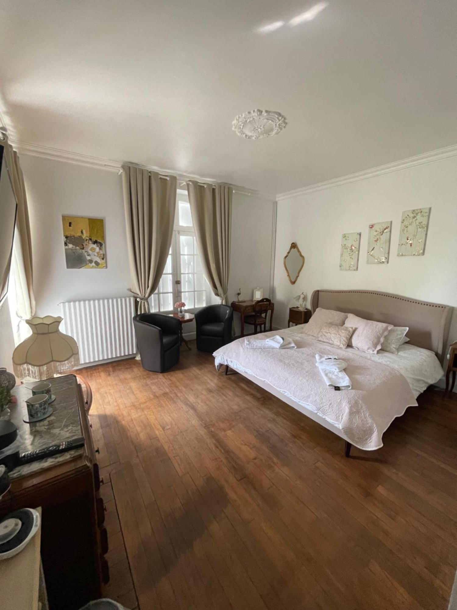 Vue Du Chateau D'Excideuil En Chambres Eksteriør billede