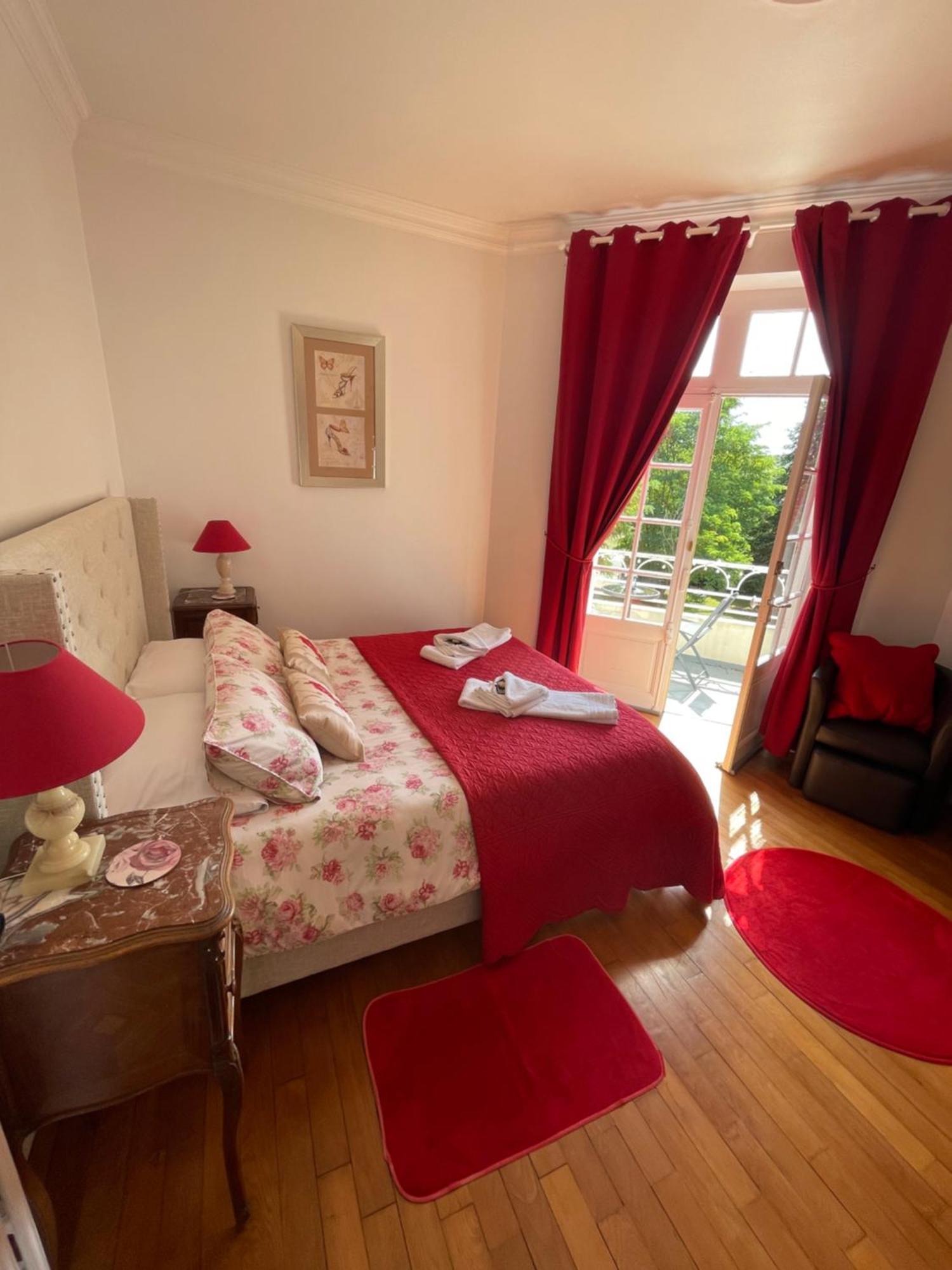 Vue Du Chateau D'Excideuil En Chambres Eksteriør billede