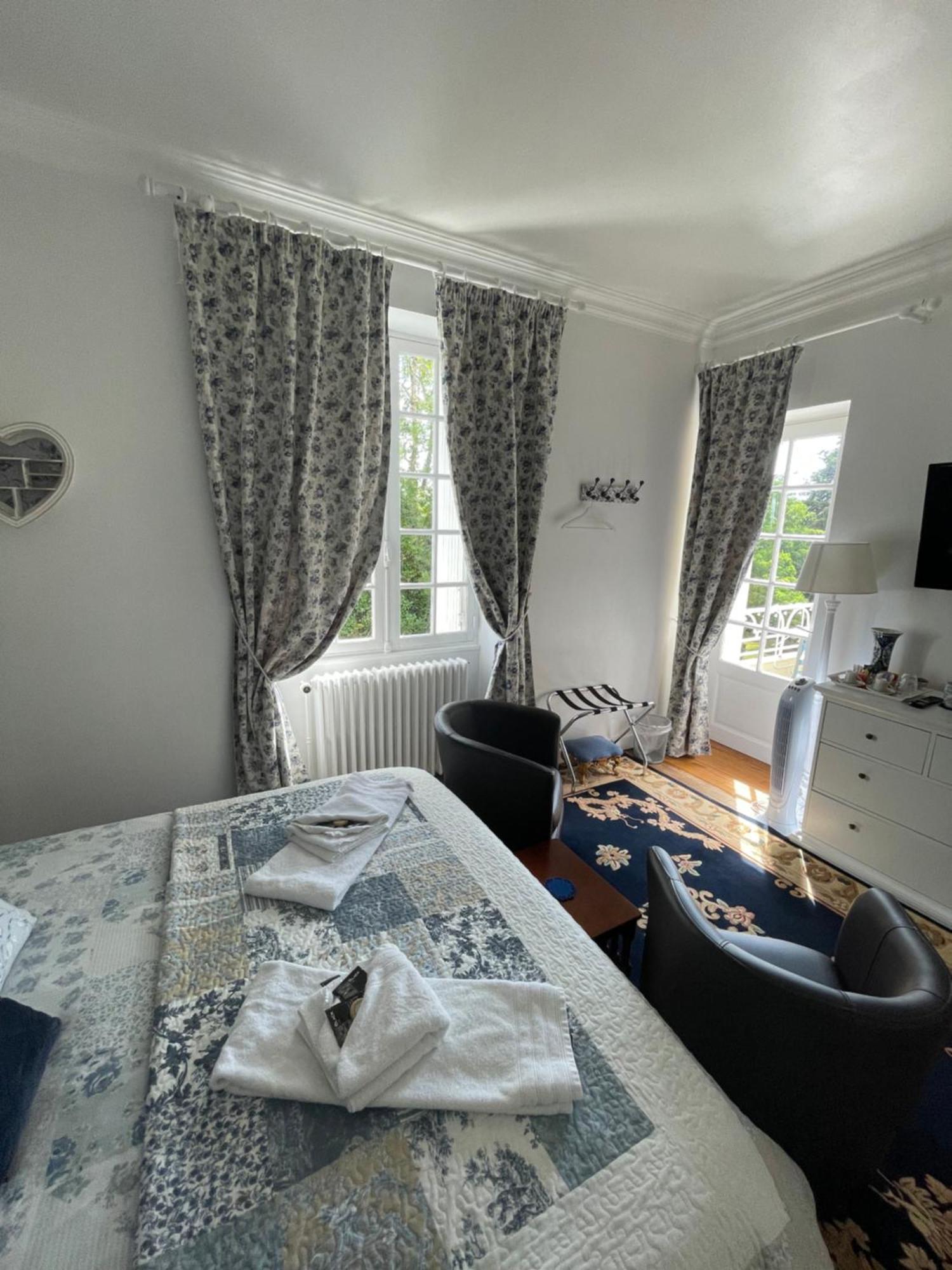 Vue Du Chateau D'Excideuil En Chambres Eksteriør billede