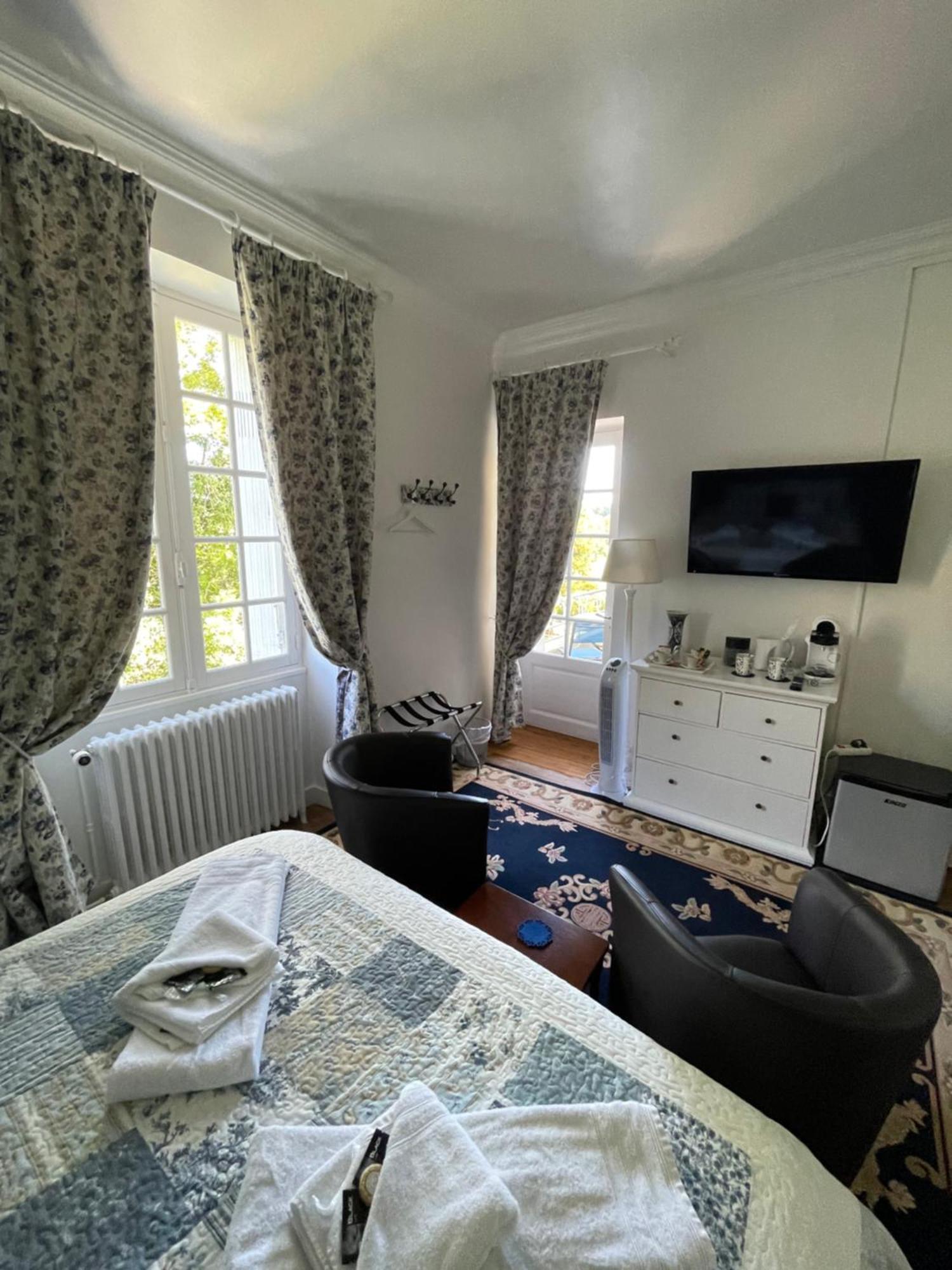 Vue Du Chateau D'Excideuil En Chambres Eksteriør billede